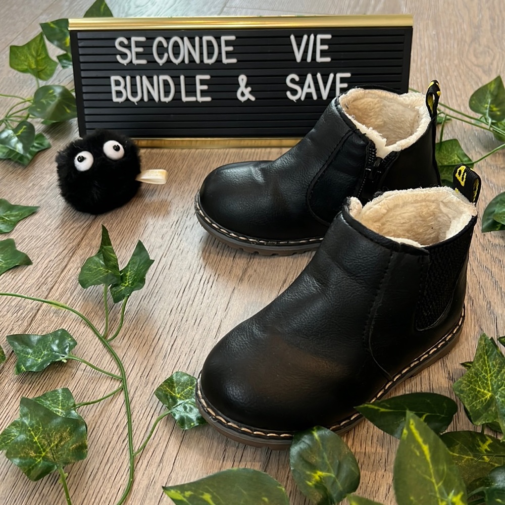 Fleece lined black booties for toddler